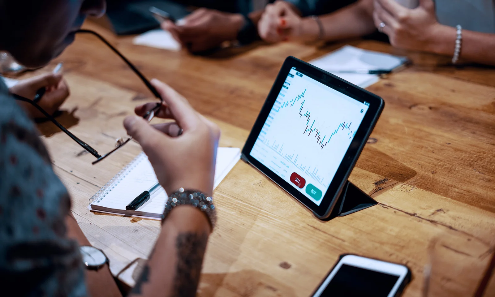 Financial decision-making with digital trading tools smaragd-key-visual-gft-extends-smaragd-compliance-suite-with-smart-parsing.jpg