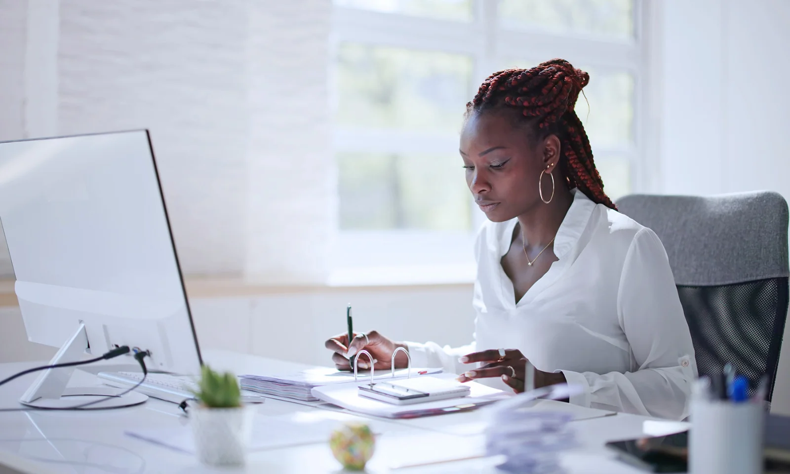 Focused professional organizing documents at her desk smaragd-image-home-02.jpg